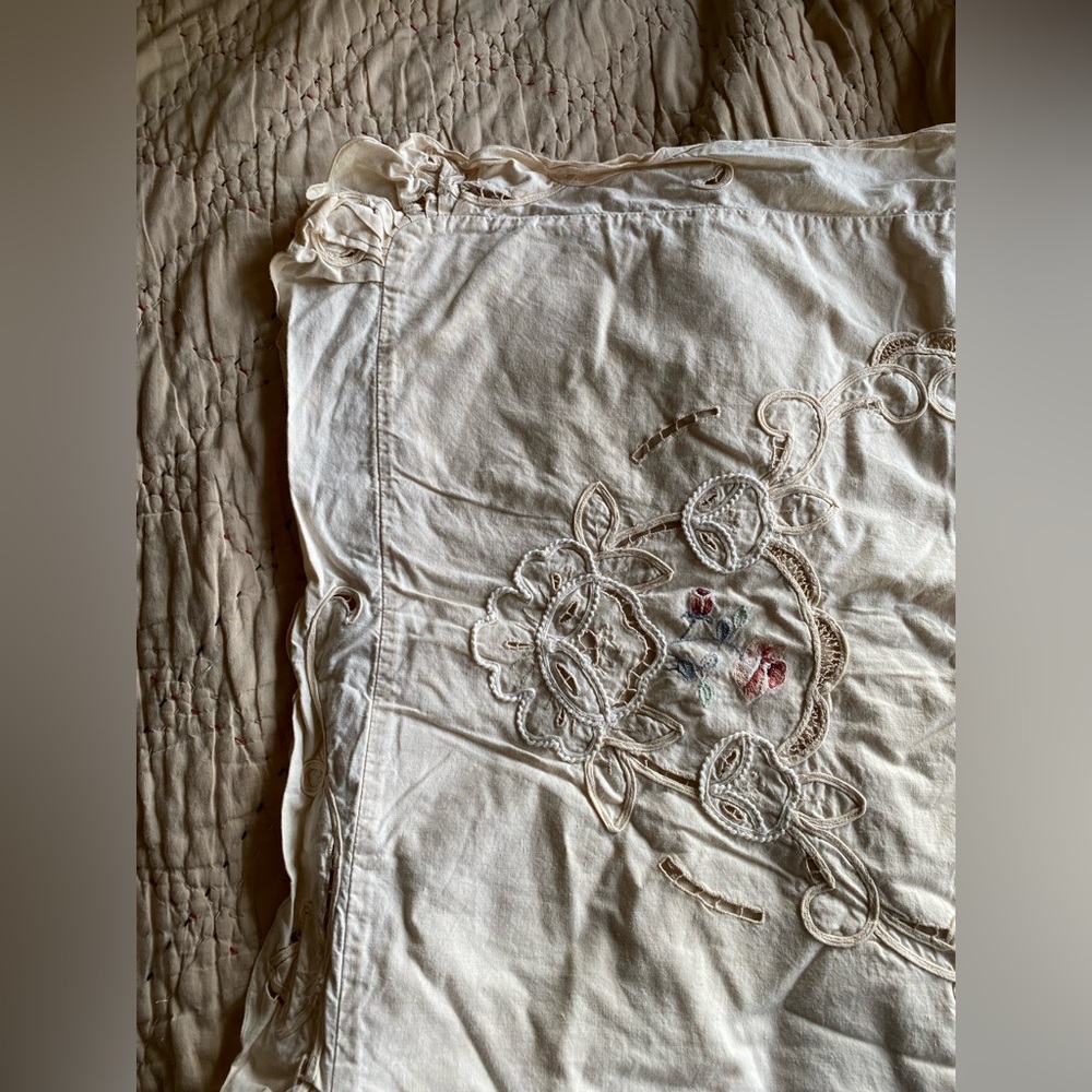 Set of 2 VTG Embroidered Pillowcases